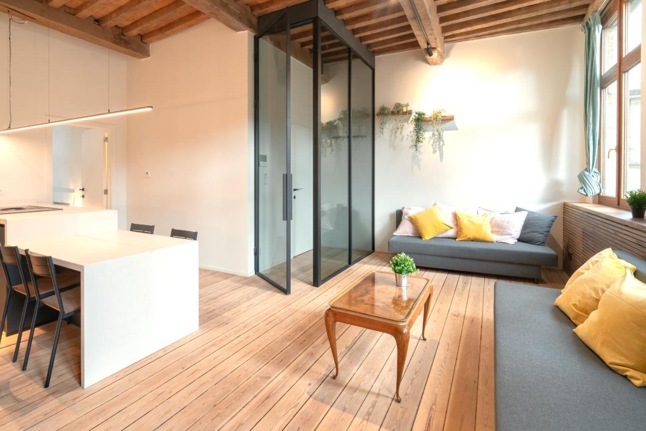 The Hendrik Square Apartments Antwerp Exterior photo